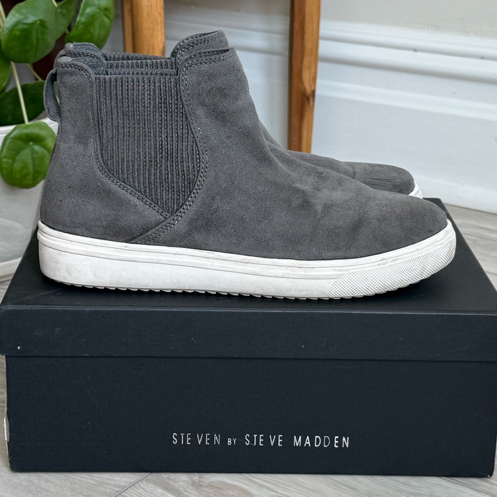 Steven by Steve Madden | Chelsea Slip On Gray Suede Sneaker
